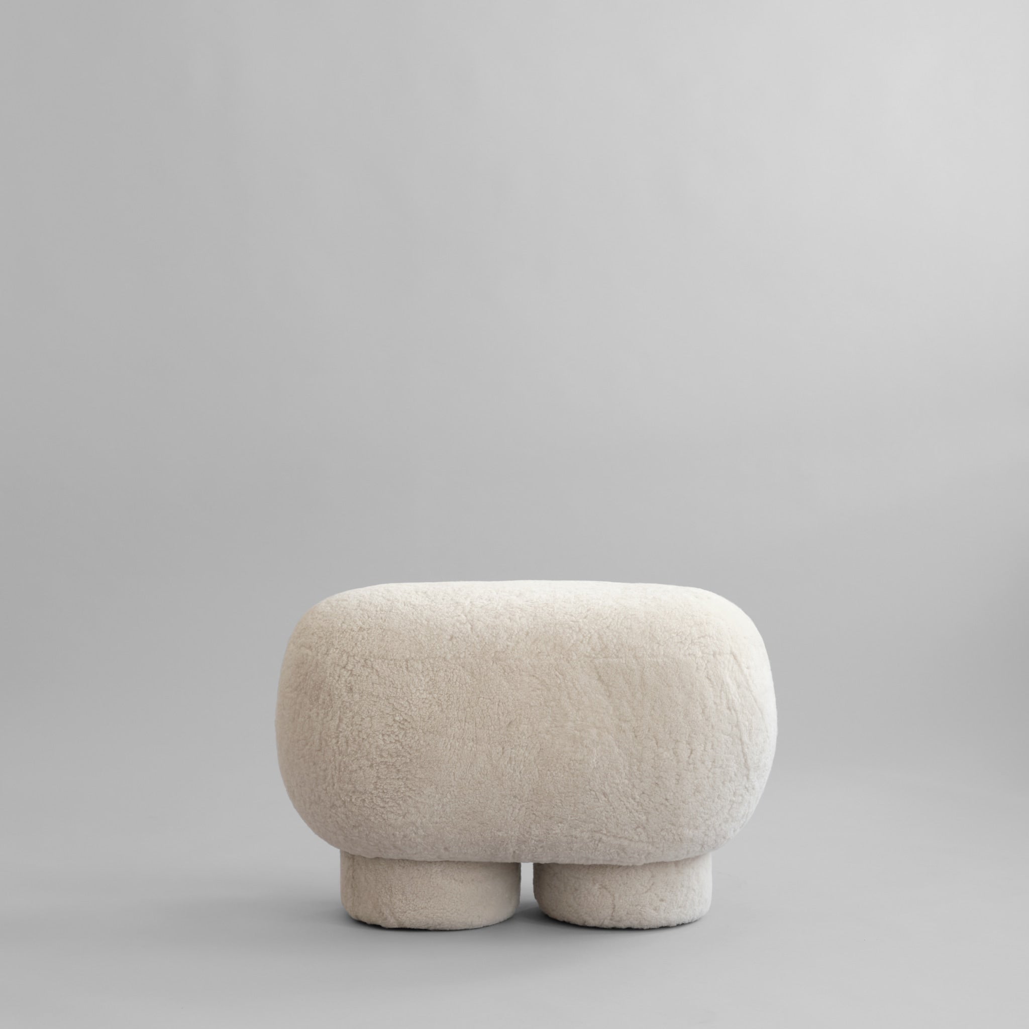 101 Copenhagen - Big Foot Bench, Petit  - Sandshell (Sheepskin) - Bench